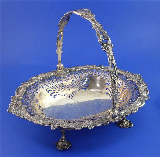 An Edwardian silver oval cake basket by William Hutton & Sons Ltd, 41.5 oz.